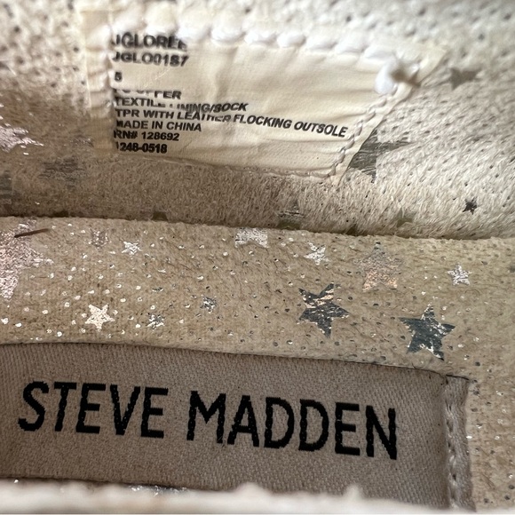 Women’s/Junior Girls Silver with Glitter Trim Steve Madden Slide on sneakers - Picture 2 of 5